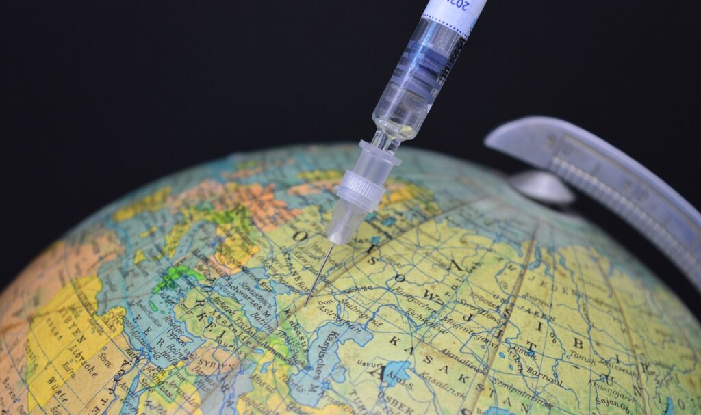 globe, syringe, vaccination-6002422.jpg